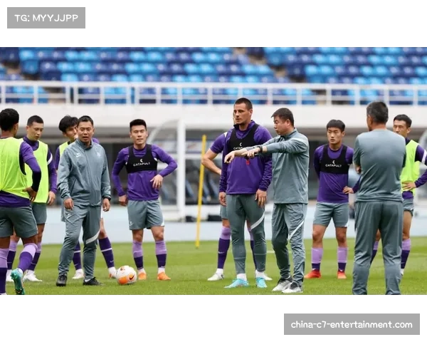 中超球队摒弃龟缩战术，全员参与高压逼抢成新常态